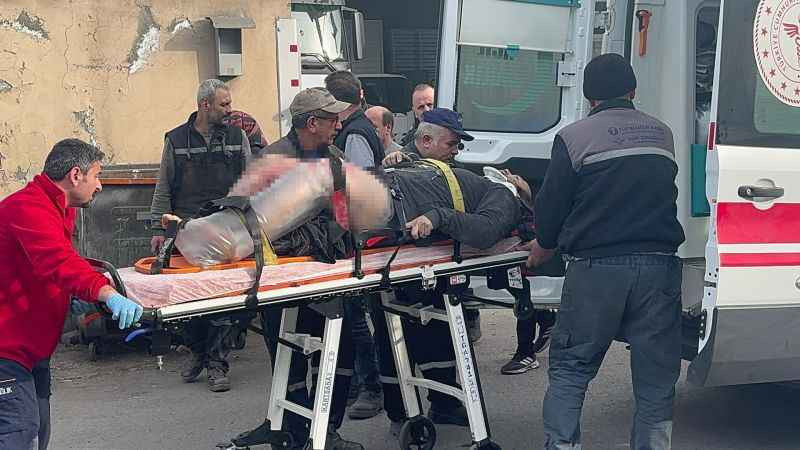 Halat koptu işçi kasanın altında kaldı