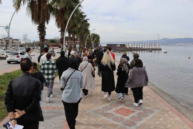 Ekibi, Ayaz’a bağımsız aday olduğunu unutturuyor