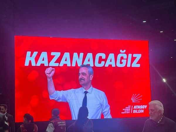 Başiskele’de asılmayan afişler Atasoy Bilgin’e nasip oldu