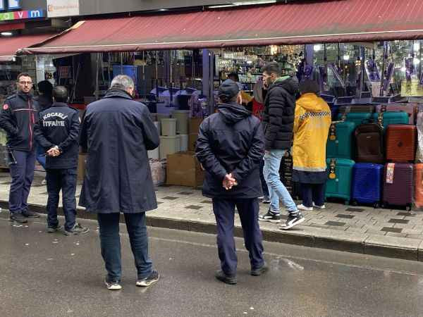 Kocaeli'de mağazanın deposunda yangın