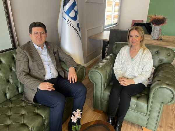 Mutlu’dan Özlü’ye “Belediye başkanı olarak halkla samimi olamaması büyük başarı!”