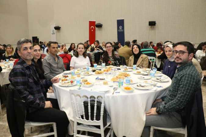 Büyükakın’dan sağlık çalışanlarına “Sizlerin hakkı ödenmez”