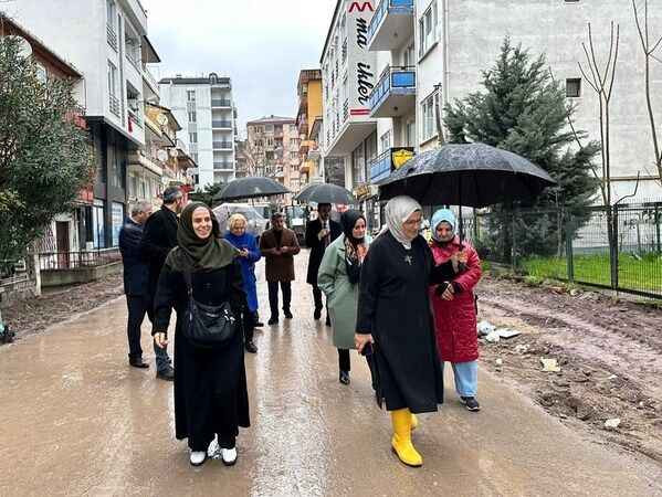AKP'li vekil çizmeleri çekti! "İzmit çöp, çamur, Çukur zihniyetinden kurtulacak"