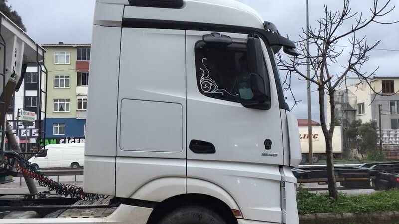 Kovalamaca arbedeyle bitti: Polisin parmağı kırıldı