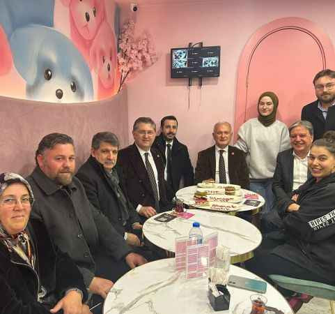 Eski başkan bile oradaydı… CHP’liler Karamürsel’den çıkmıyor