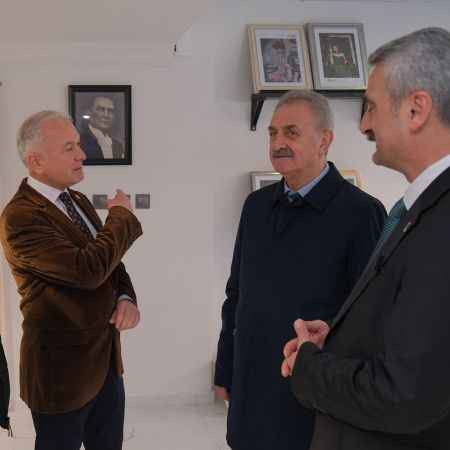 Eski başkan bile oradaydı… CHP’liler Karamürsel’den çıkmıyor