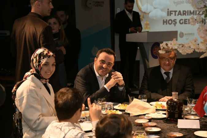 Yetim çocuklarla iftar yaptı