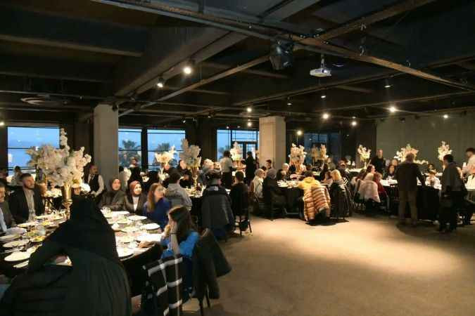 Yetim çocuklarla iftar yaptı