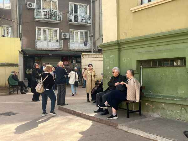 Bastonla oy kullanmaya geldiler