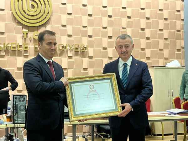 Büyükakın: Suskunluğumuz edebimizden! Acziyetimizden değil