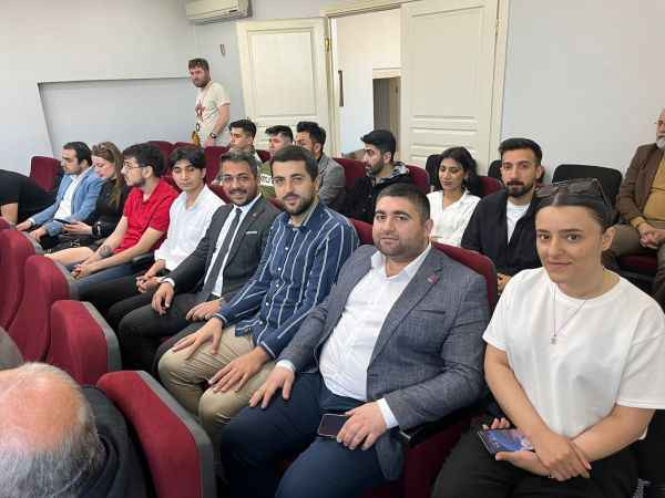 Gökçe’nin ilk meclisine CHP’li gençlerden çıkarma