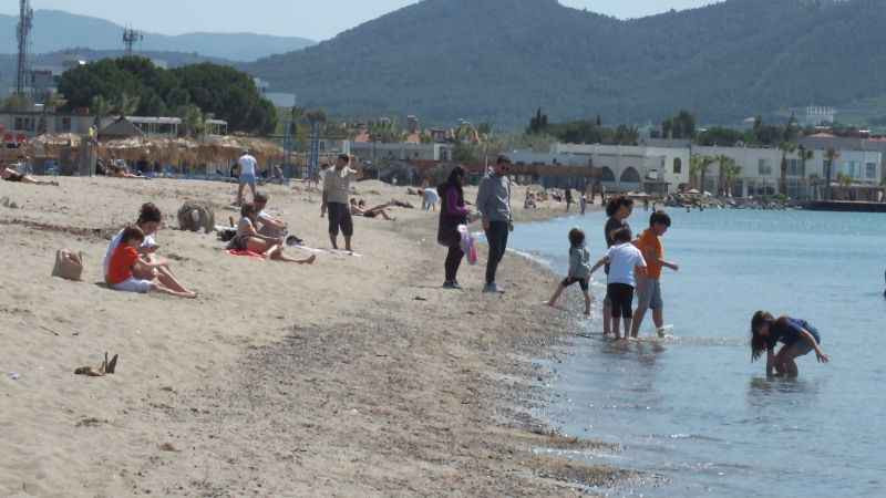 Deniz sezonu tatilcilerle erken açıldı