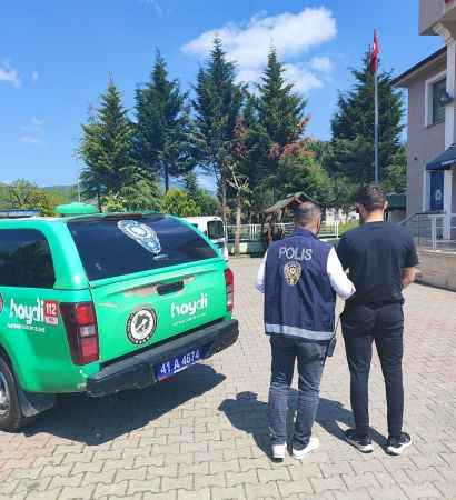 Köpeğe alkol içirip sosyal medyadan paylaştı