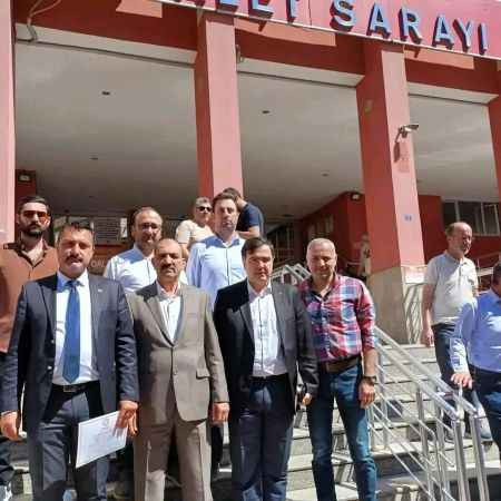 MHP’li Kemal Okur meclis üyelerini yalnız bıraktı