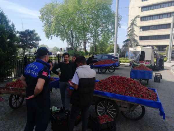 Şehrin göbeğinde pazar kurdular!