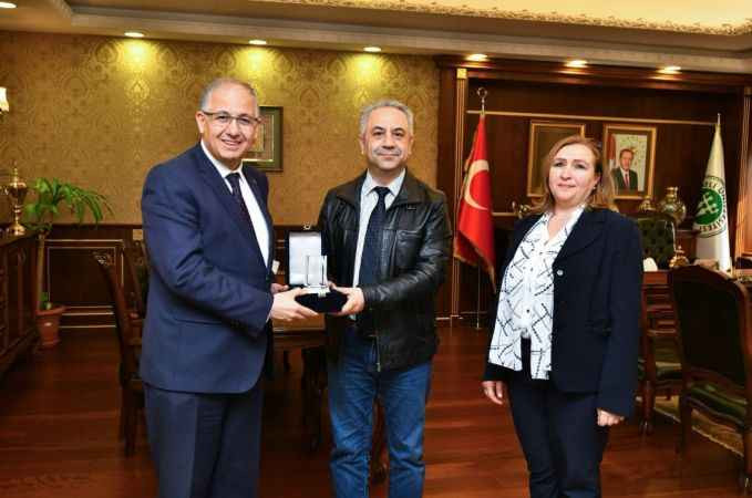 Çamurdan tuğla üreten dekan gitti Eski rektör yardımcısı geldi