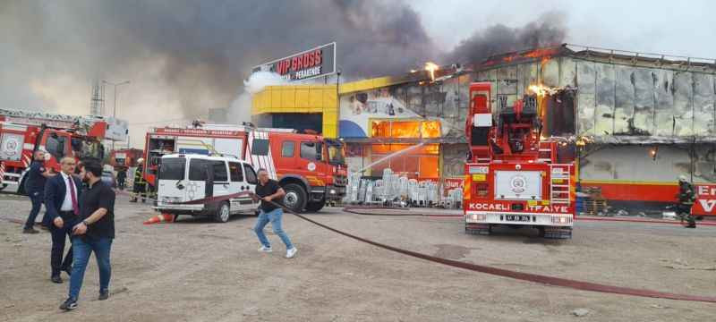 İzmit’te büyük yangın!