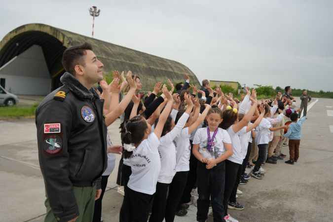 Onlar çocuk bayramını helikopterde kutladı