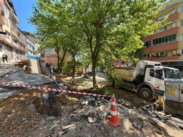 5 katlı binanın tahliye edildiği mahallede çalışma başladı
