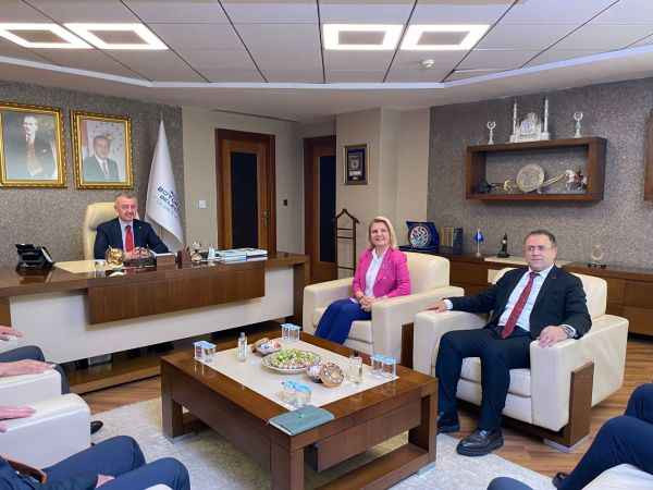 CHP’li başkanlar Büyükakın’ın yanında