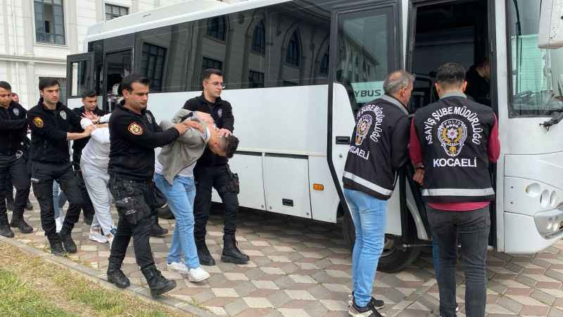 Sosyal medya tartışması cinayetle bitti: Maskelerle kahveyi taradılar