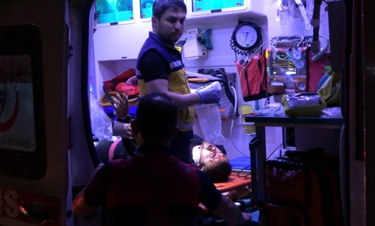 Kafa kafaya çarpışan araçlar savruldu: 5 yaralı