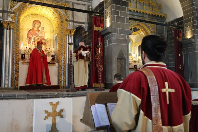 Seçim nedeniyle ertelenen ‘Paskalya bayramı’ kutlandı