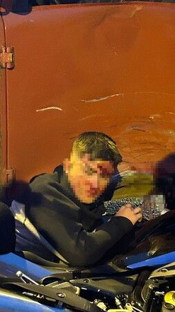 Kocaeli'de 2 motosiklet ve kamyonetin karıştığı kazada 4 kişi yaralandı