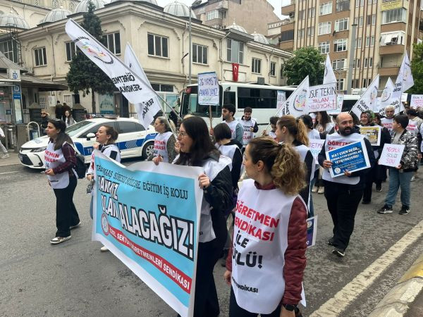1 Mayıs yürüyüşünde bakanın istifasını istediler!