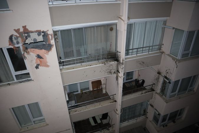 Ankara'da binanın 3. katına araba çarptı