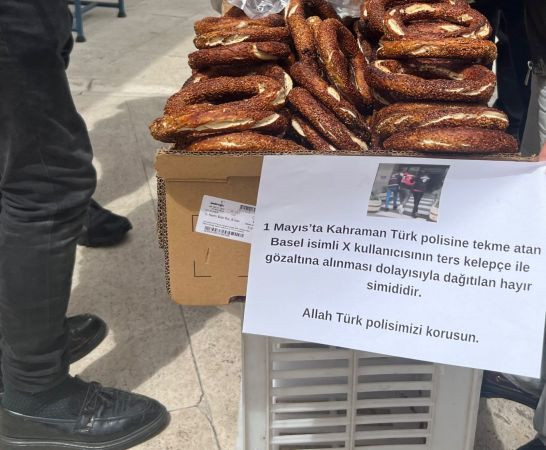 Twitter fenomeni gözaltına alınınca simit dağıttılar!