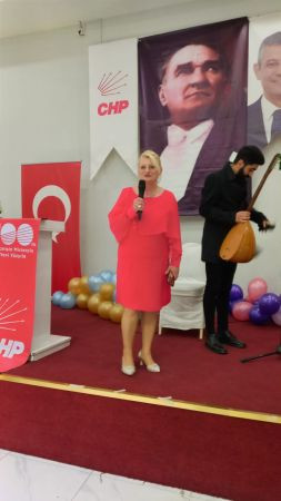 CHP Derince’de kadınlar zaferlerini kutladı!
