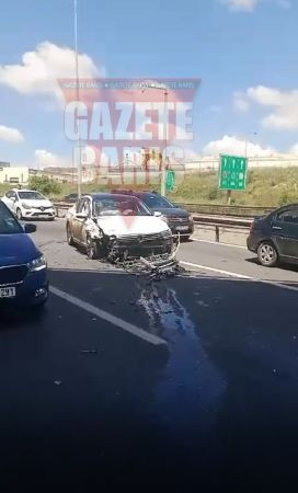 Kocaeli’de zincirleme trafik kazası Araçlar hurdaya döndü, yaralılar var