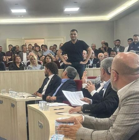 CHP’li isim AKP’li başkanı bakın nasıl engelledi
