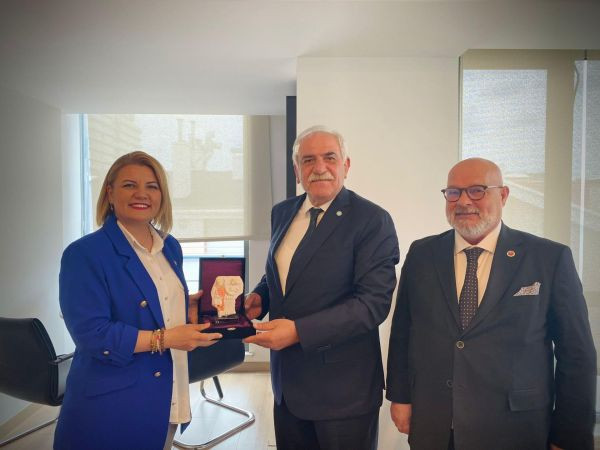 Hürriyet, İYİ Parti’den ayrılan yardımcısıyla İYİ Parti’ye gitti