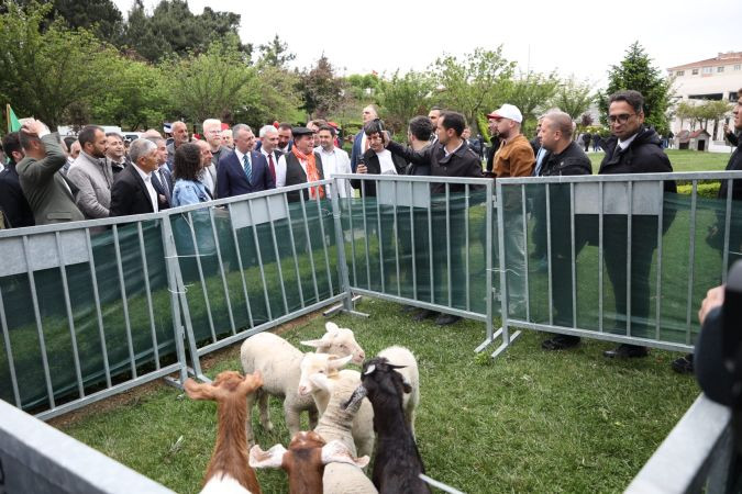 Çiftçi Şenliği kortejle başladı “5 yılda 1 Milyar TL destek”