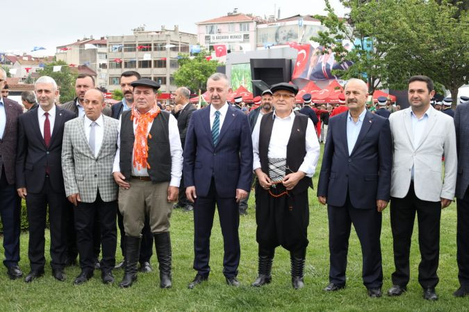 Çiftçi Şenliği kortejle başladı “5 yılda 1 Milyar TL destek”