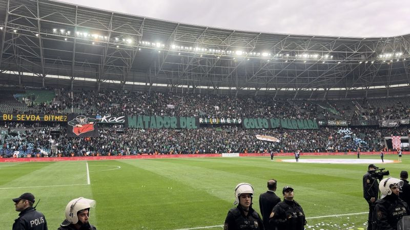 Taraftar elinden geleni yaptı ama... Kocaelispor, evinde ağır yara aldı