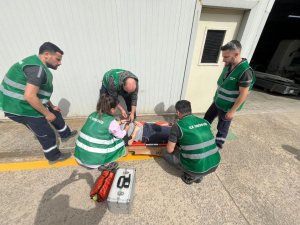 Acil durum ekiplerine yangın eğitimi