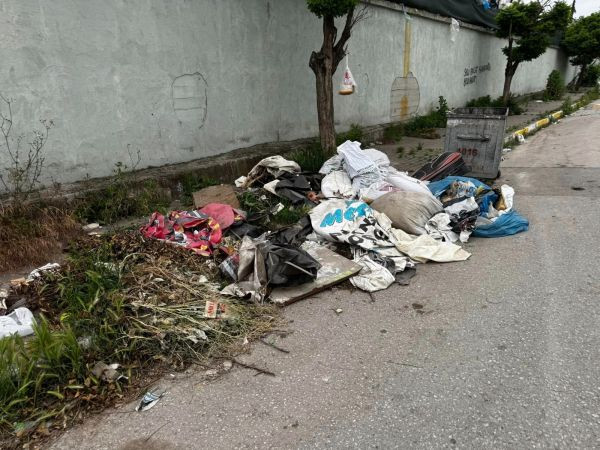 Sanayi Mahallesi atıkların toplanmasını bekliyor