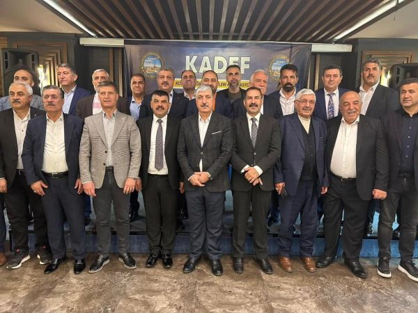 Siyaset bitti, atışma da bitti eski dostlar buluştu