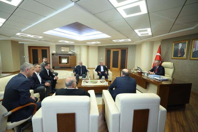 Büyükakın muhtarları ağırladı “İhtiyaç sahiplerini bize bildirin”