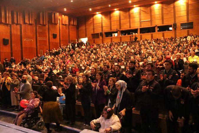 Cemil Meriç öğrencilerinden muhteşem performans
