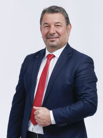 Hürriyet yurt dışına çıktı yerine o isim vekalet edecek
