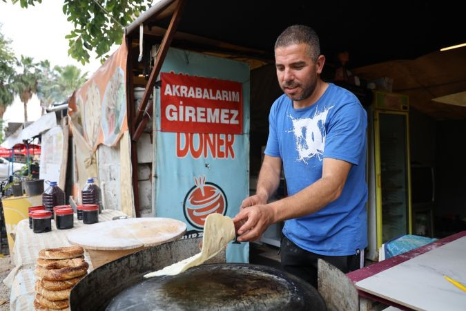 Akrabalarına kızdı, astığı pankart olay oldu