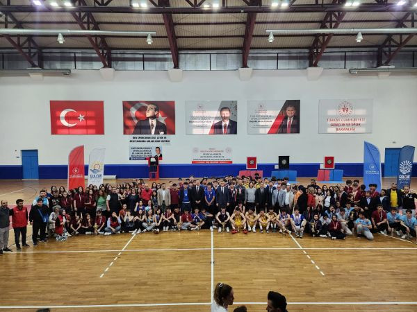 Dereceye giren öğrencilere ödül verildi