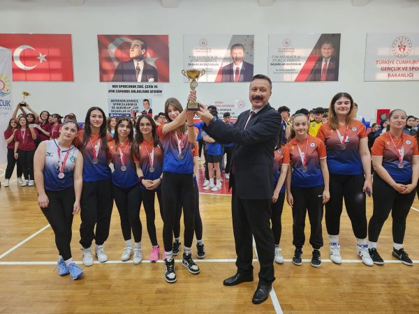 Dereceye giren öğrencilere ödül verildi