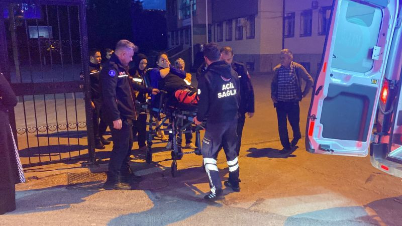 Okula duvardan atlayarak girdi, hem yaralandı hem mahsur kaldı