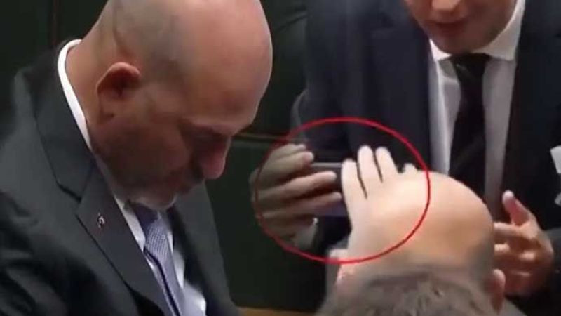 Süleyman Soylu gerginliği! Muhabirin telefonuna müdahale etti
