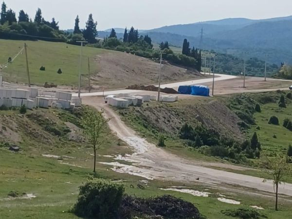 Yolu toprakla kapattı Jandarma müdahale etti